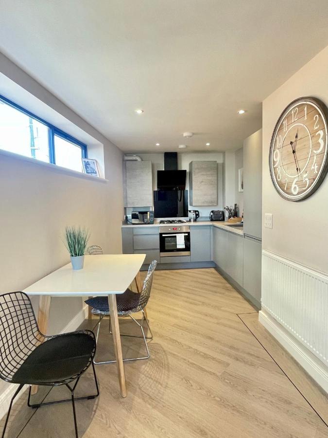 Anchors Away Apartment Poole Bagian luar foto